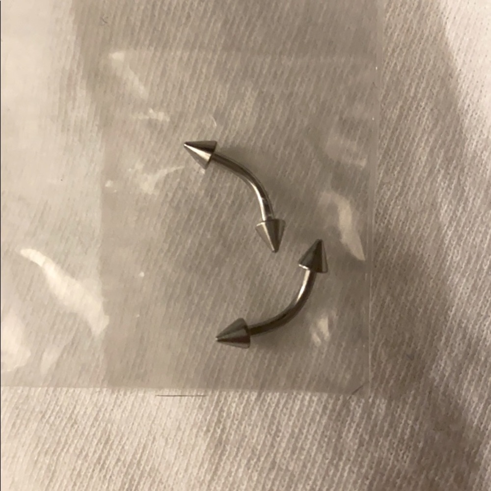 Body earrings